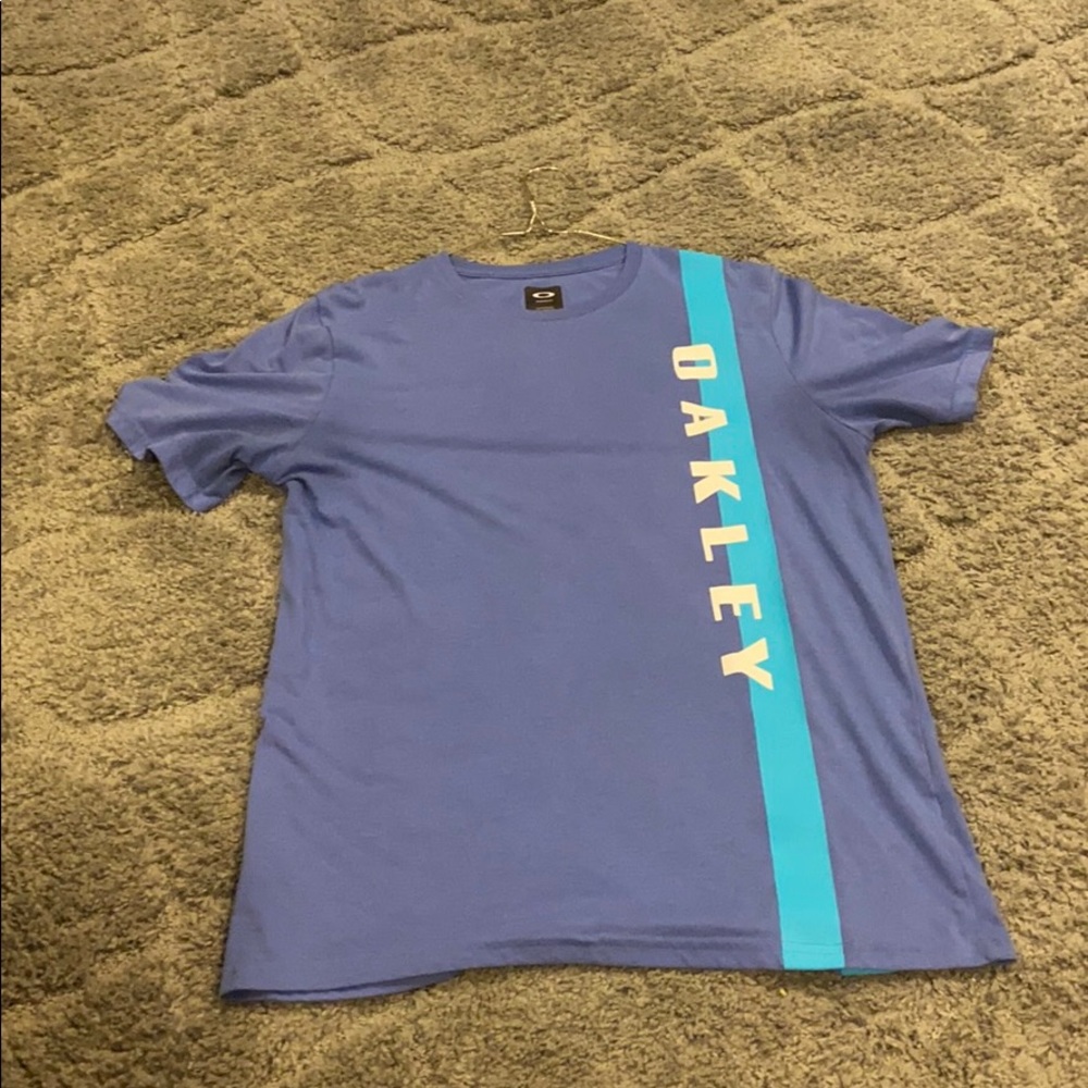 Blue men’s Oakley shirt